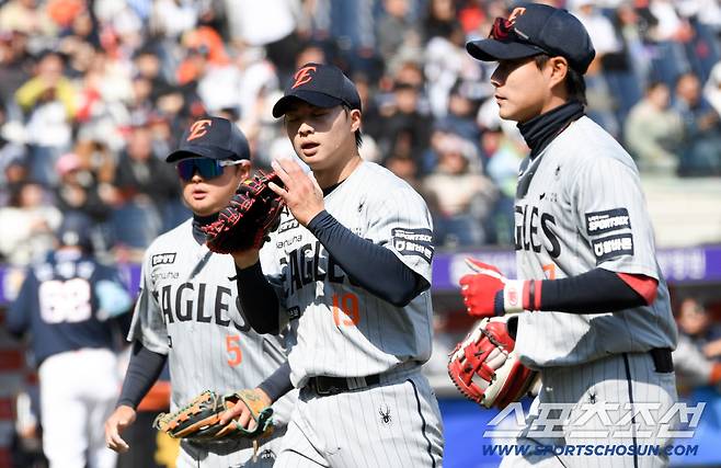 든든한 형님들 덕분에 반등에 성공한 한화 아시아쿼터 왕옌청.