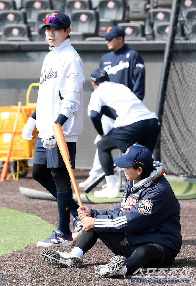 박찬호 타격폼 흉내에 별다른 반응 없었던 심우준.