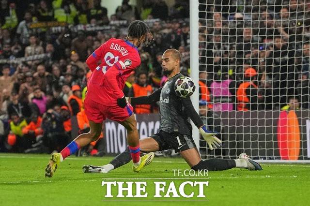 전반 15분 추가골을 기록하고 있는 PSG의 브래들리 바르콜라./런던=AP.뉴시스