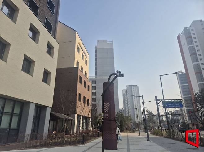 서울 강동구에 위치한 KB골든라이프케어 프리미엄 요양시설 '강동 빌리지' 전경. 이은주 기자