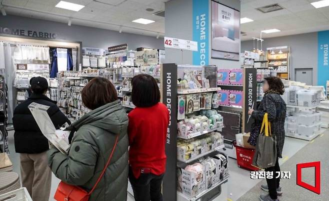 서울 양천구 다이소 이마트목동점 내부. 강진형 기자