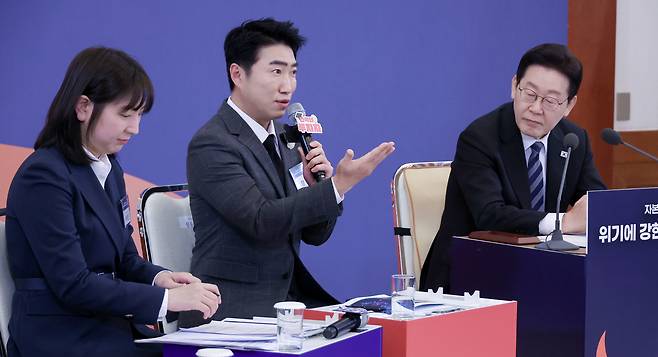 18일 청와대에서 이재명 대통령 주재로 열린 자본시장 안정과 정상화 간담회에서 개인투자자 자격으로 참석한 개그맨 장동민이 발언하고 있다. 연합뉴스