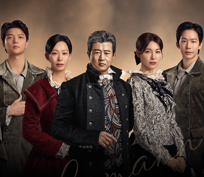 연극 ‘슈만’에서 브람스 역의 오승윤, 클라라 슈만 역의 정애연, 로베르트 슈만을 맡은 박상민, 클라라 역의 김정화, 브람스 역의 김이담.(왼쪽부터) PH E&M·UMI엔터테인먼트 제공