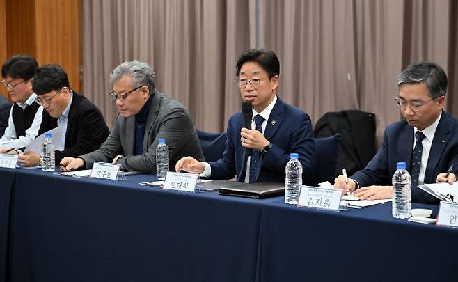 오태석 우주항공청장이 '제1회 조직혁신 자문위원회'를 주재하고 있다. 우주청 제공