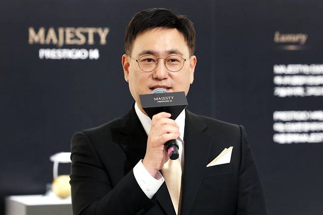 정병호 마제스티골프 대표가 18일 서울 강남구 클럽D청담에서 열린 마제스티골프 '프레스티지오 14' 출시 미디어데이에서 인사말을 하고 있다.뉴시스
