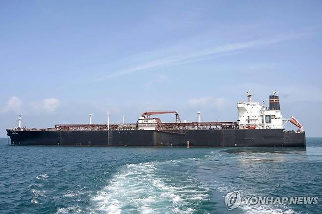 호르무즈 해협 인근의 인도 LPG 수송선. 사진=연합뉴스