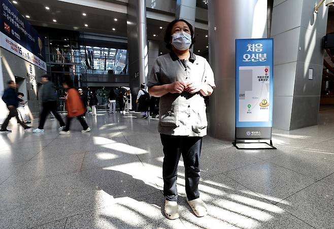 변순애 민주노총 공공운수노조 세브란스병원분회장이 2026년 3월4일 오후 서울 서대문구 병원에서 이야기하고 있다. 이종근 선임기자