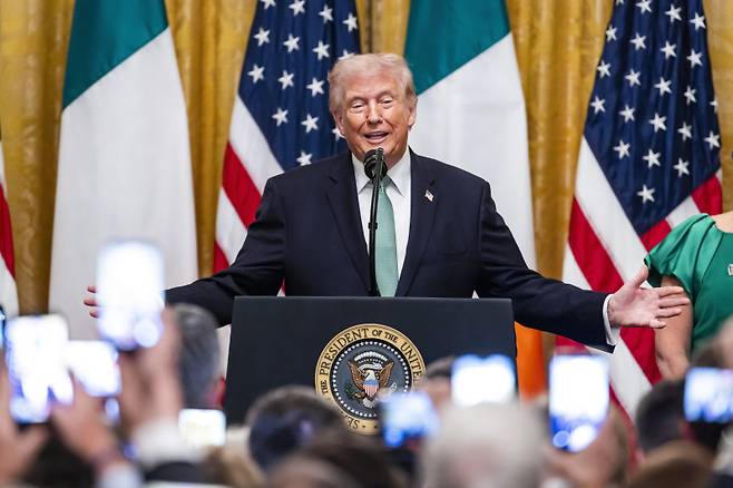 <yonhap photo-2893="">트럼프 대통령. EPA=연합뉴스</yonhap>