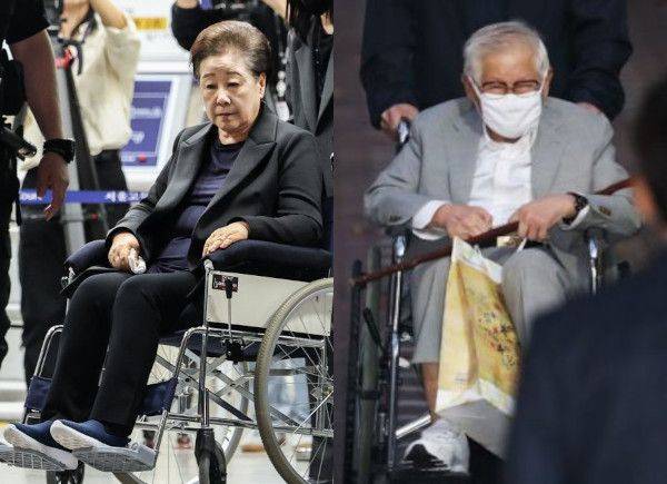 한학자 통일교 총재가 지난해 9월 서울중앙지법에서 구속 전 피의자 심문을 마친 뒤 휠체어를 타고 법원을 나서고 있다. 오른쪽 사진은 이만희 신천지 총회장이 2020년 11월 휠체어에 올라 수원구치소를 나서는 모습. 국민일보DB·연합뉴스