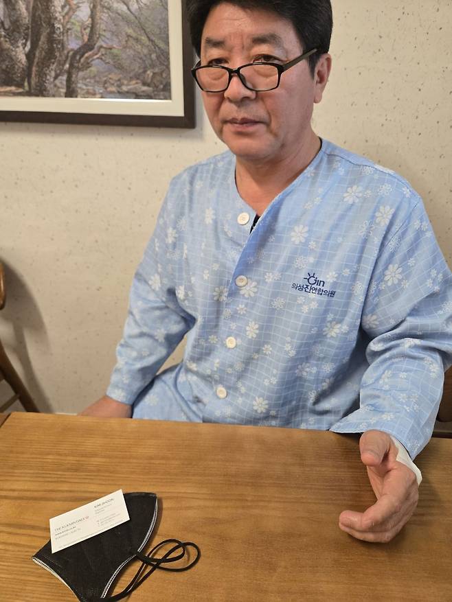 의성군 의용소방대원 김성곤(58)씨가 의성군 의성읍의 한 식당에서 국민일보와 인터뷰하고 있다. 김씨는 지난해 3월 대형 산불 당시 발원지에 최초로 출동했던 대원이다. 의성=김지훈 기자