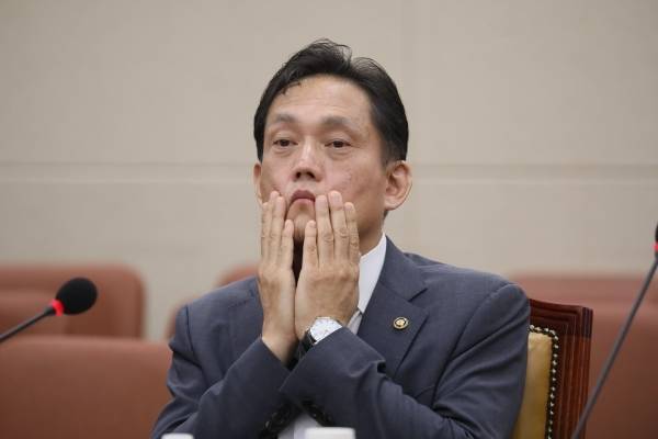 ▲2024년 8월14일 열린 국회 방송장악 청문회에 증인으로 출석한 김태규 당시 방통위원장 직무대행. 사진=김용욱 기자