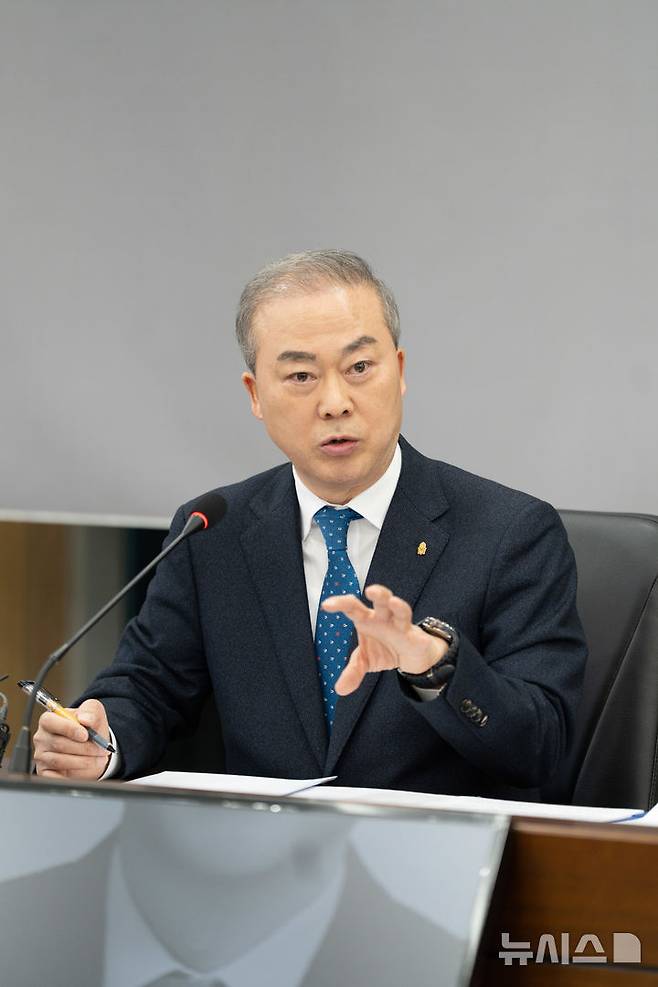 [전주=뉴시스]윤난슬 기자 = 양오봉 전북대 총장은 18일 전북대에서 열린 취임 3주년 기자간담회에서 "피지컬AI와 서울대 10개 만들기, 글로벌 허브 전략을 통해 전북대를 세계 100위권 대학으로 도약시키겠다"고 밝혔다. (사진=전북대 제공) 2026.03.18. photo@newsis.com