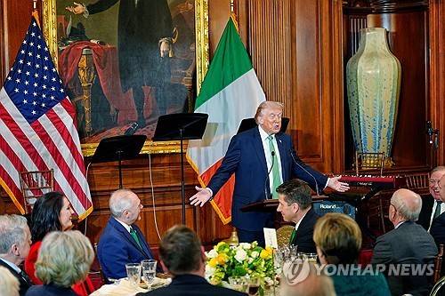 아일랜드 총리와의 오찬 행사에서 발언하는 트럼프 대통령 [연합뉴스 제공]