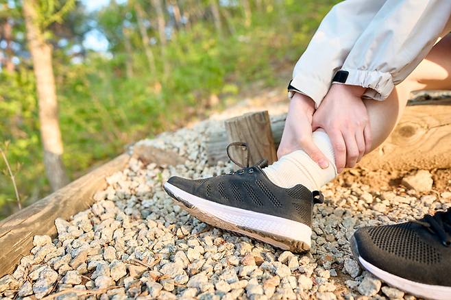 규칙적인 걷기는 심혈관 건강과 체중 관리에 도움을 줄 수 있다. 하루 약 7000보 수준부터 긍정적인 건강 변화와 연관된 연구 흐름이 보고되고 있다. 게티이미지