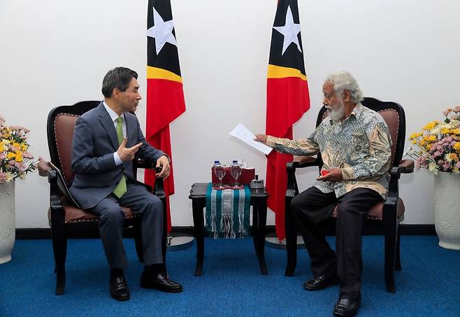 한-아세안센터 김재신 사무총장이 동티모르 샤나나 구스망 총리를 예방하고 있다.&nbsp;한-아세안센터 제공