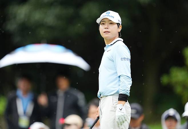 홀 공략을 고심하고 있는 이소미. 사진 제공=BMW 레이디스 챔피언십 조직위