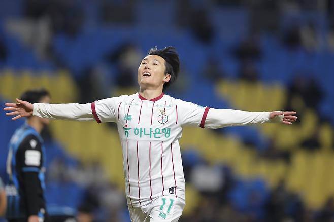 대전하나 엄원상이 18일 인천축구전용경기장서 열린 인천과 K리그1 원정경기에서 후반 추가시간 쐐기골을 터트린 뒤 기뻐하고 있다. 사진제공｜한국프로축구연맹