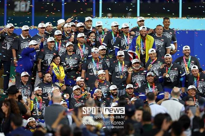 ▲ 베네수엘라가 월드베이스볼클래식(WBC) 결승전에서 미국을 3-2로 무너뜨리며 첫 우승 트로피를 들어올렸다.