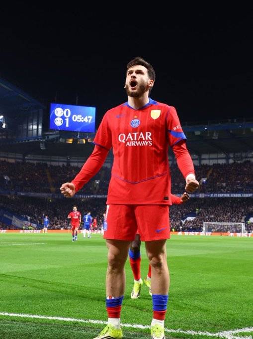 흐비차 크바라츠헬리아가 18일(한국시간) 영국 런던의 스탬포드 브리지에서 열린 2025~2026시즌 UCL 16강 2차전 경기에서 선제골을 넣고 포효하고 있다. /사진=파리 생제르망(PSG) 공식 사회관계망서비스(SNS)