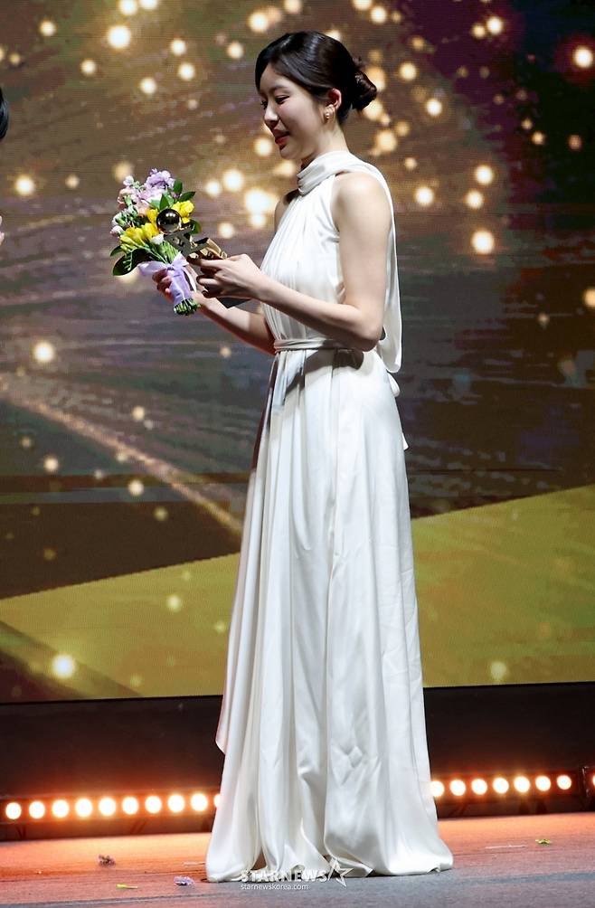 정수빈이 '하나카드 PBA 골든큐 어워즈 2026'에서 영스타상을 수상하고 있다. /사진=김진경 대기자