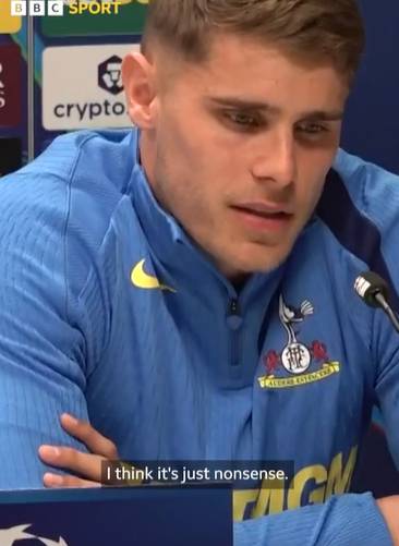 토트넘 홋스퍼 수비수 미키 판 더 펜 인터뷰 중. /사진=영국 BBC 갈무리