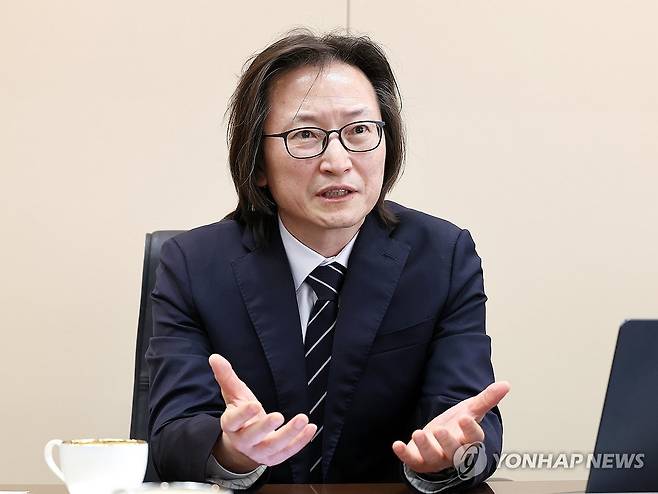 연합뉴스와 인터뷰하는 주병기 공정거래위원장 (서울=연합뉴스) 김주형 기자 = 주병기 공정거래위원장이 서울 중구 대한상공회의소 내 한국공정거래조정원에서 연합뉴스와 인터뷰하고 있다. 2026.3.18 kjhpress@yna.co.kr
