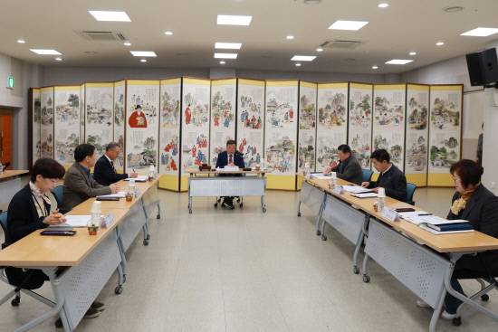 지난 18일 (재)산청축제관광재단은 동의보감촌 엑스포주제관 2층 다목적실에서 제2회 정기 이사회를 개최했다.