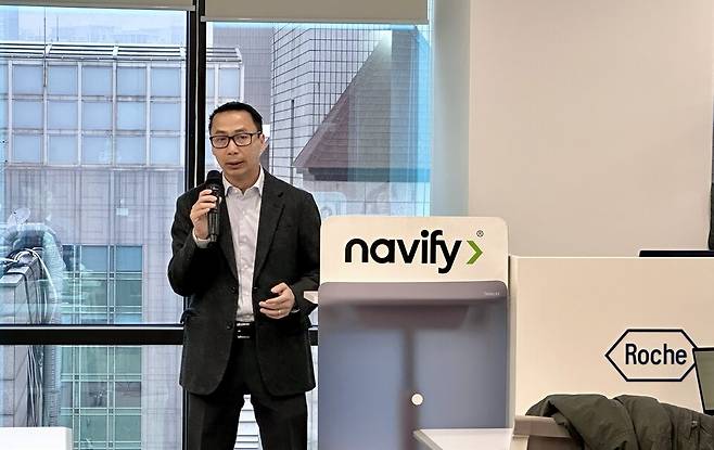 새로운 디지털 혁신 및 솔루션을 공개하는 사내 '네비파이 데이'에 참석한 킷 탕 한국로슈진단 대표이사. /한국로슈진단 제공