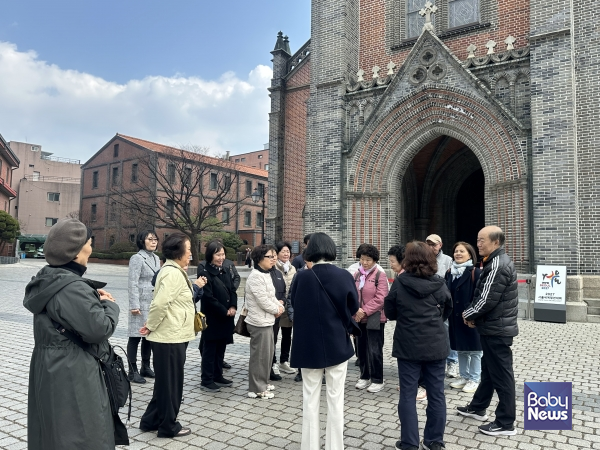 명동' 가족친화 프로그램 1회차 집결(명동대성당). ⓒ중구