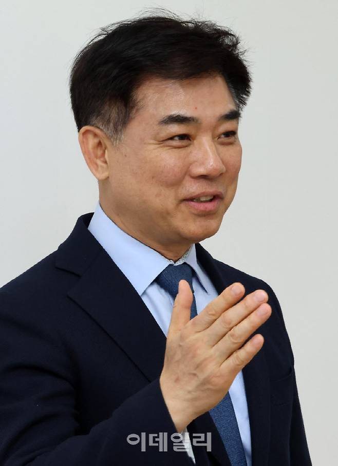 [이데일리 방인권 기자] 김병욱 더불어민주당 성남시장 예비후보가 17일 이데일리와 인터뷰하고 있다.