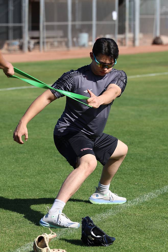 LG 김영우가 미국 애리조나 스프링캠프에서 훈련에 임하고 있다. 사진 | LG 트윈스