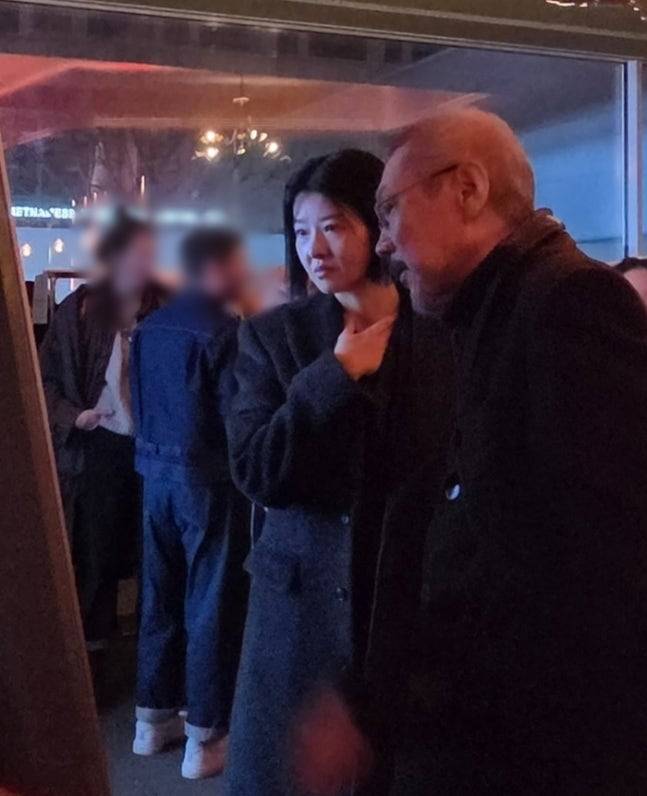 배우 송선미(왼쪽), 영화감독 홍상수. 사진 | 송선미 SNS