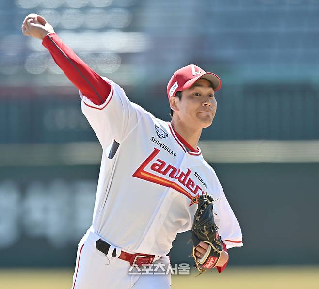 SSG 선발투수 타케다가 19일 인천 SSG랜더스필드에서 열린 2026 KBO리그 시범경기 LG전에서 역투하고 있다. 문학 | 최승섭 기자 thunder@sportsseoul.com