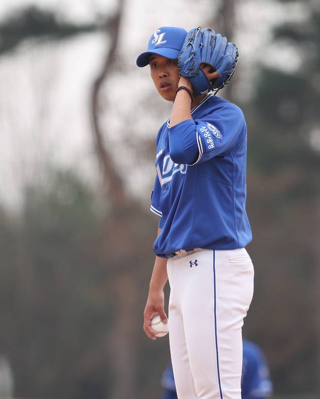 삼성 임기영이 15일 이천 베어스파크에서 열린 2026 KBO리그 시범경기 두산전에서 역투하고 있다. 사진 | 삼성 라이온즈