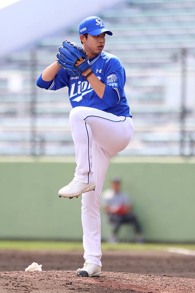 삼성 임기영이 28일 일본 오키나와 셀룰러 스타디움에서 열린 요미우리와 평가전에서 역투하고 있다. 사진 | 삼성 라이온즈
