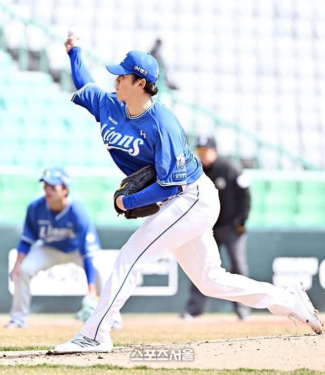 삼성 미야지가 17일 인천SSG랜더스필드에서 열린 2026 KBO리그 SSG와 시범경기에 등판해 힘차게 공을 던지고 있다. 문학 | 박진업 기자 upandup@sportseoul.com