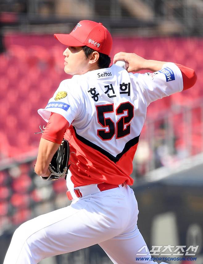 13일 광주 기아챔피언스필드에서 열린 KIA 타이거즈와 SSG 랜더스의 시범경기. KIA 홍건희가 숨을 고르고 있다. 광주=박재만 기자 pjm@sportschosun.com/2026.03.13/