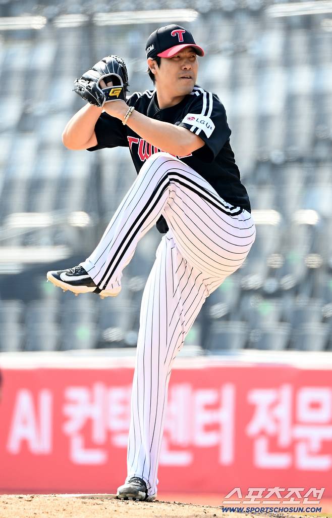 17일 수원KT위즈파크에서 열린 LG와 KT의 시범경기. LG 김진성이 역투하고 있다. 수원=허상욱 기자wook@sportschosun.com/2026.03.17/