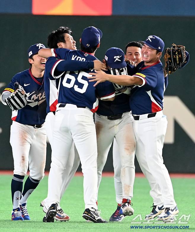 9일 일본 도쿄돔에서 열린 WBC(월드베이스볼클래식) 한국과 호주의 경기, 한국이 승리하며 8강행을 확정했다. 경기가  끝나자 환호하는 한국 선수들. 도쿄(일본)=허상욱 기자wook@sportschosun.com/2026.03.09/