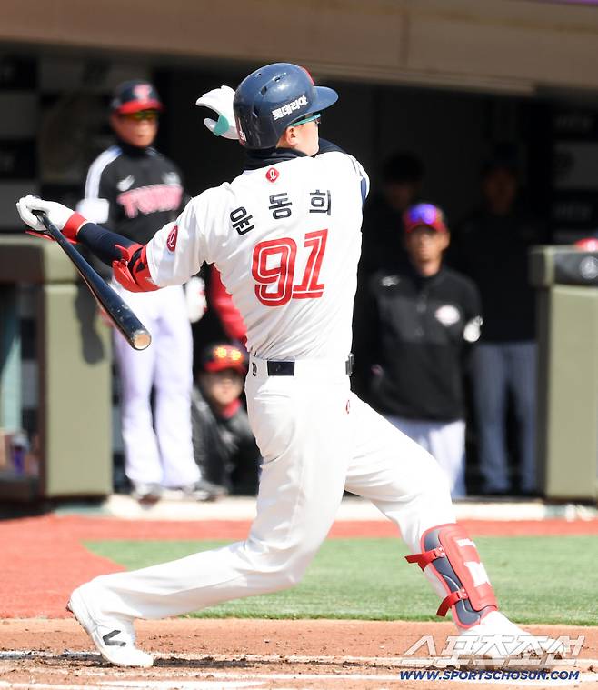14일 부산 사직야구장에서 열린 KBO리그 롯데 자이언츠와 LG 트윈스의 시범경기. 롯데 윤동희가 타격을 하고 있다. 부산=박재만 기자 pjm@sportschosun.com/2026.03.14/
