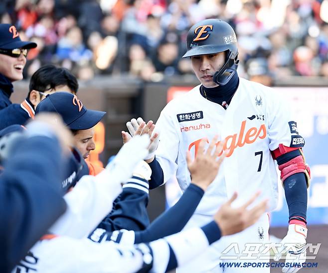 19일 대전한화생명볼파크에서 열린 KIA와 한화의 시범경기. 7회말 한화 심우준이 동점 솔로홈런을 치고 기쁨을 나누고 있다. 대전=허상욱 기자wook@sportschosun.com/2026.03.19/