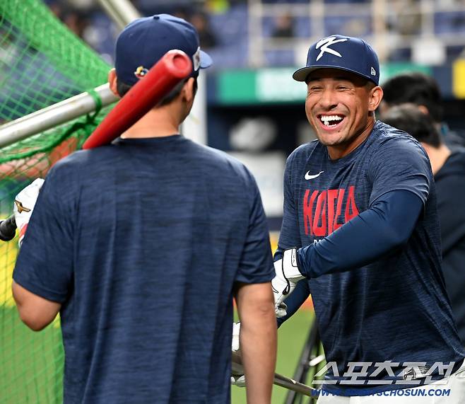 2일 일본 오사카 교세라돔에서 열린 WBC(월드베이스볼클래식) 한국 대표팀과 한신 타이거즈의 경기, 경기 전 저마이 존스가 박해민과 이야기를 나누고 있다. 오사카(일본)=허상욱 기자wook@sportschosun.com/2026.03.02/