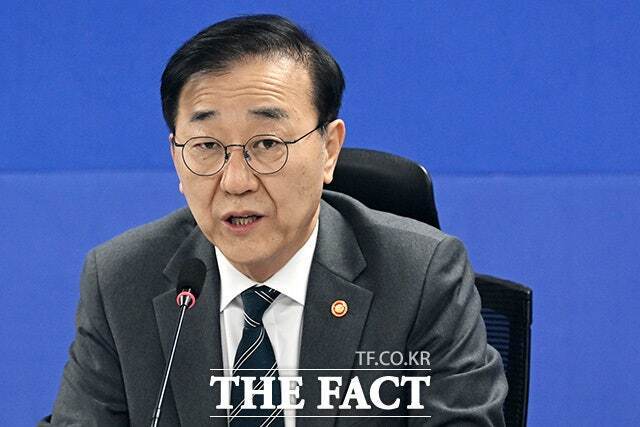 김윤덕 국토교통부 장관은 최근 사회관계망서비스를 통해 "불법하도급과 임금체불 악습을 반드시 근절하겠다"고 밝혔다. /남용희 기자