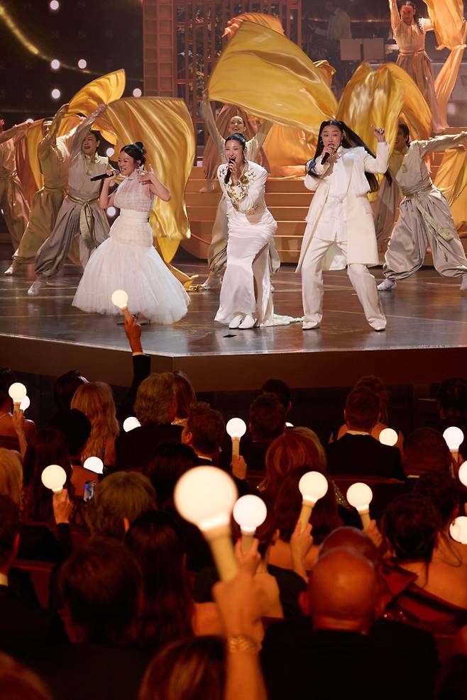 (좌로부터) 레이 아미, 이재, 오드리 누나 Credit / Provider: Trae Patton / The Academy Copyright ©A.M.P.A.S.Rei Ami, EJAE, and Audrey Nuna perform “Golden” onstage during the 98th Oscars® at the Dolby® Theatre at Ovation Hollywood on Sunday, March 15, 2026.