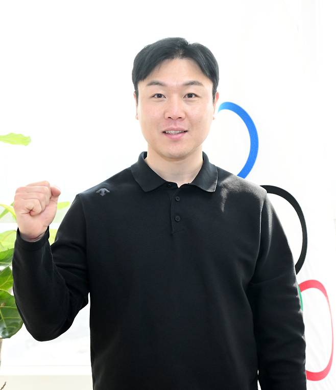 원윤종 IOC 선수위원이 17일 대한체육회 내 선수위원 사무실에서 본지와 만나 인터뷰하고 있다. 사진=대한체육회