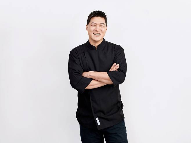 송하슬람 셰프는 지글지글클럽 ‘요리를 배워요’ 스페인 편을 통해 채소와 해산물, 육류를 활용한 다양한 스페인 요리를 보여줄 예정이다. 사진 지글지글클럽