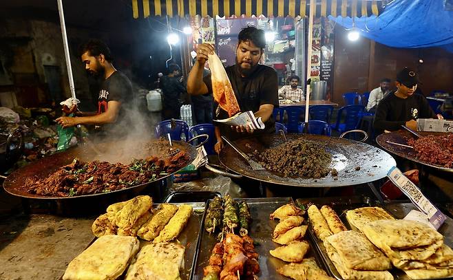 인도 남부 방갈로르의 노점상. EPA연합뉴스