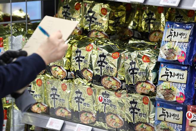 Ramyeon products are displayed at a large supermarket in Seoul on March 12. [NEWS1]