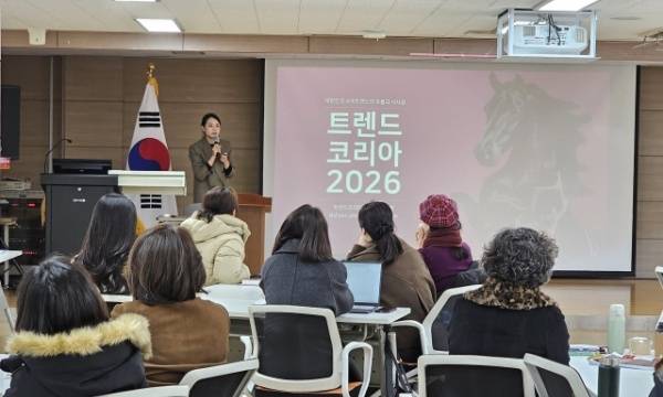 경기도교육청율곡연수원 '책과 함께 성장하는 교육공동체 과정’ 연수 모습. 율곡연수원 제공