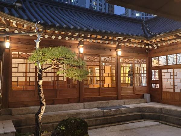 한국 발간 10주년을 맞은 미쉐린 가이드 2026 에디션이 역대 최다인 46곳의 스타 레스토랑을 배출했다. 사진은 소수헌 외관. /사진=다이어리알